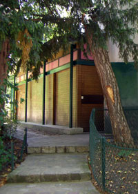  Ext&eacute;rieur c&ocirc;t&eacute; coulisses (cliquez pour agrandir la photo) 
